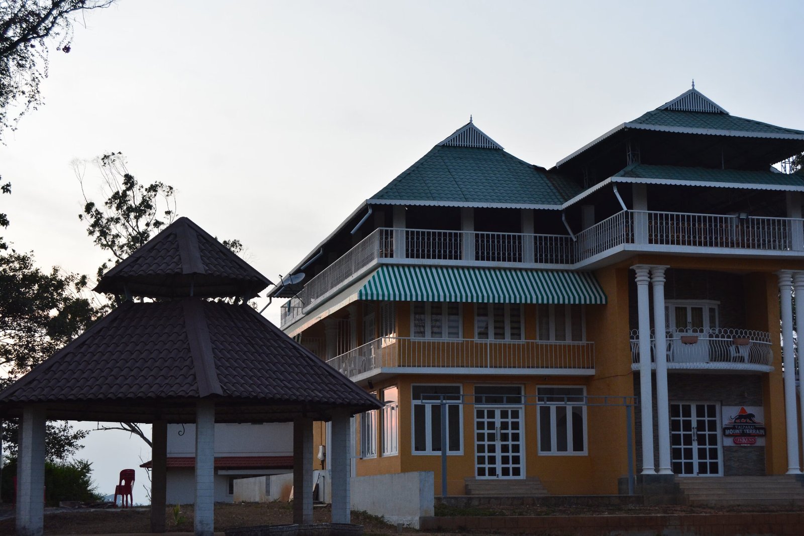 resorts in Valparai for corporate tours