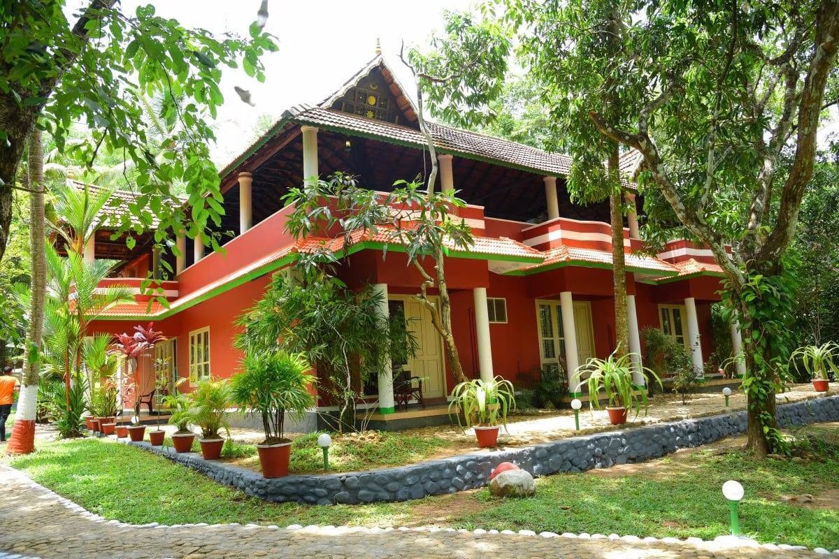 resorts in ponmudi for corporate tours and day outing